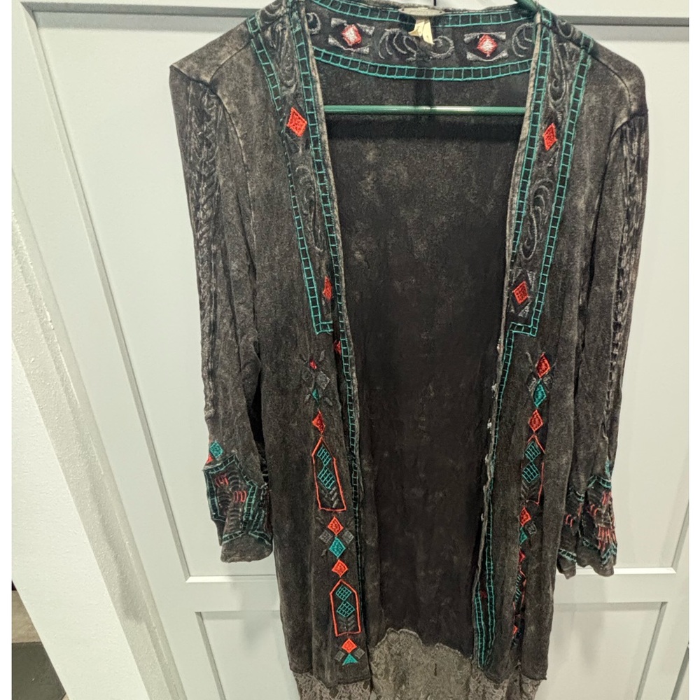 BKE Boutique Embroidered Boho Open Front Duster Lace Hem Size S Sold at Buckle - Picture 8 of 8
